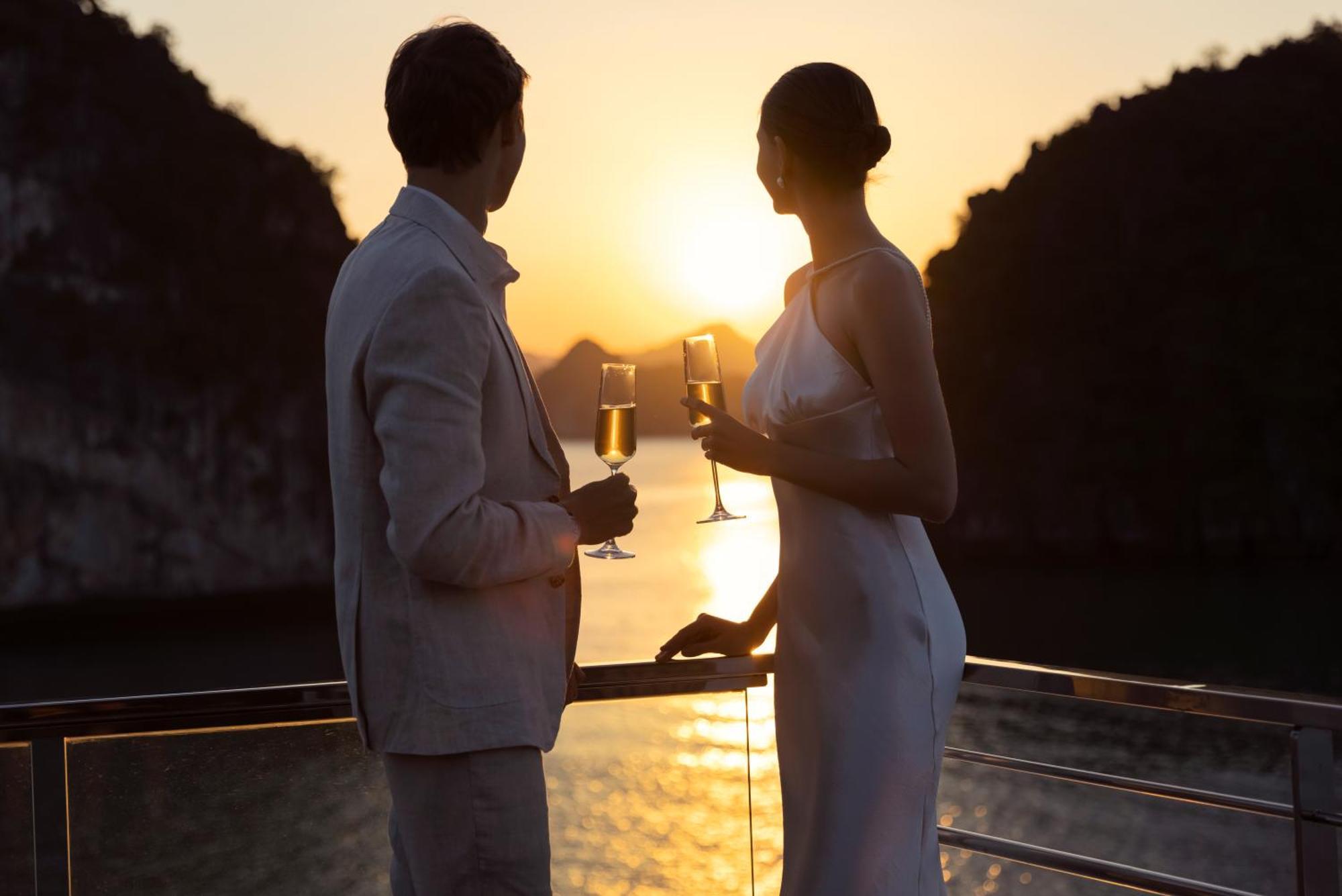 Hotel Grand Pioneers Halong Bay Cruise 1 Hạ Long Exterior foto