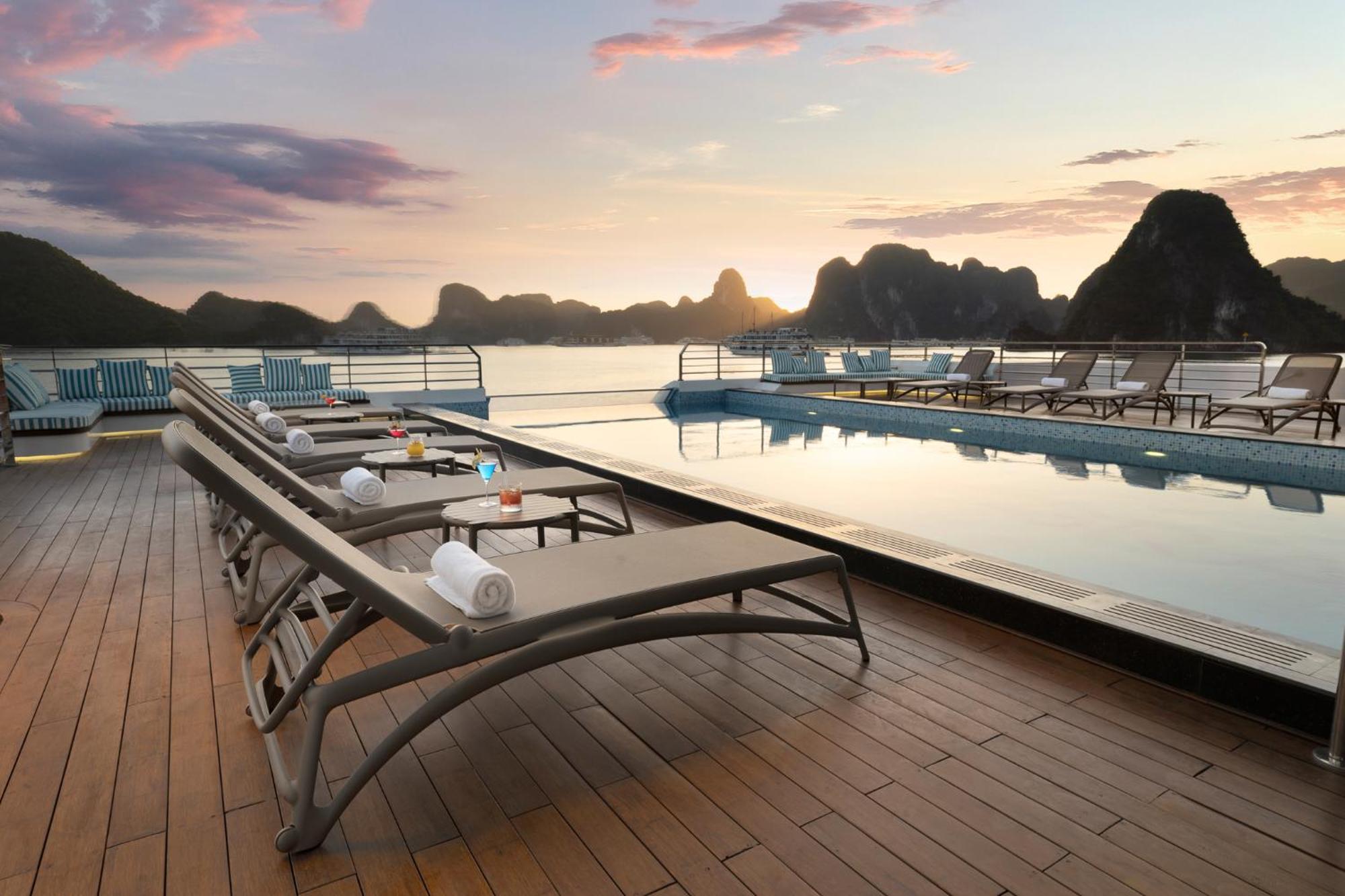 Hotel Grand Pioneers Halong Bay Cruise 1 Hạ Long Exterior foto